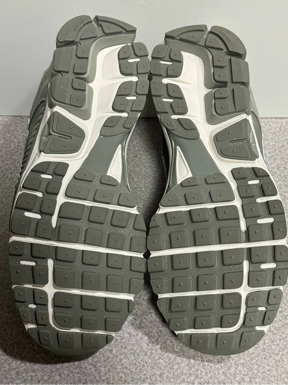 Nike Zoom Vomero 5 Dark Stucco Size 11 Men (NO BOX/VERY CLEAN) HF1553-002